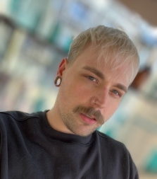 Lucas Slonecker, Stylist at Looking Glass Salon